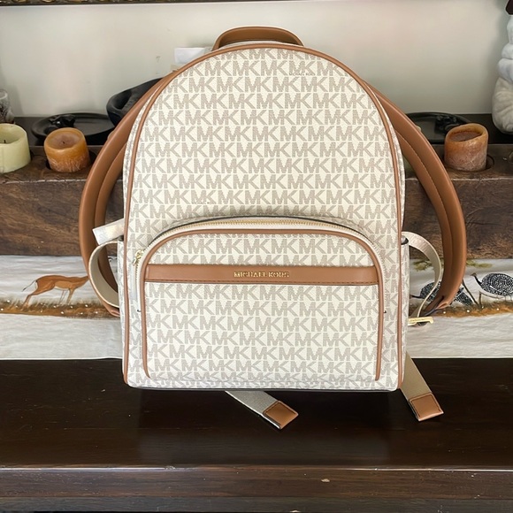 🌟HOST PICK🌟Stunning NWT Michael Kors Cream and Tan Backpack - Picture 1 of 10